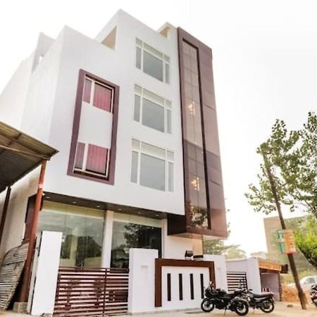 Hotel Gayatri Palace Лакхнау Экстерьер фото