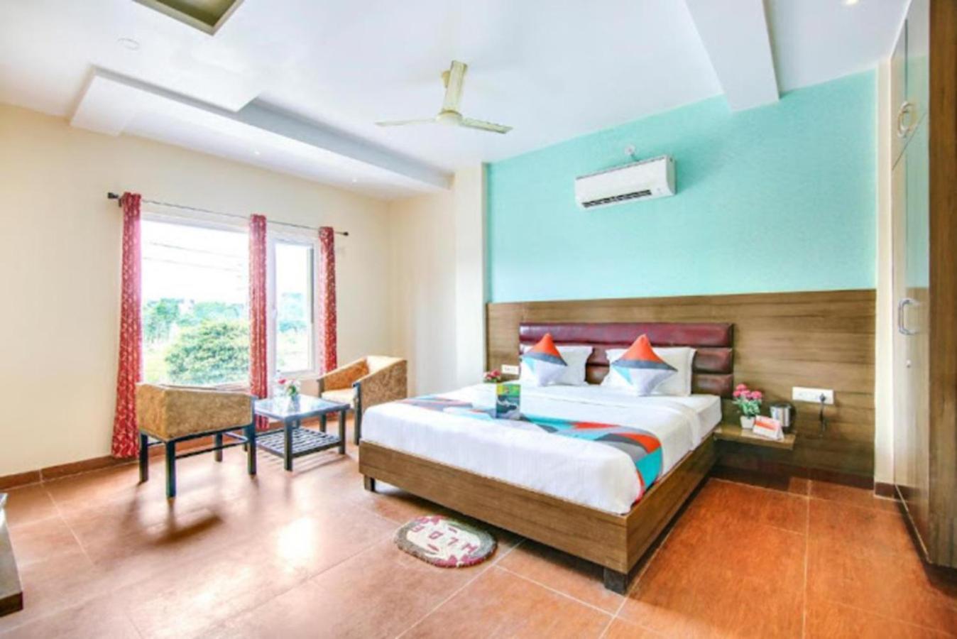 Hotel Gayatri Palace Лакхнау Экстерьер фото