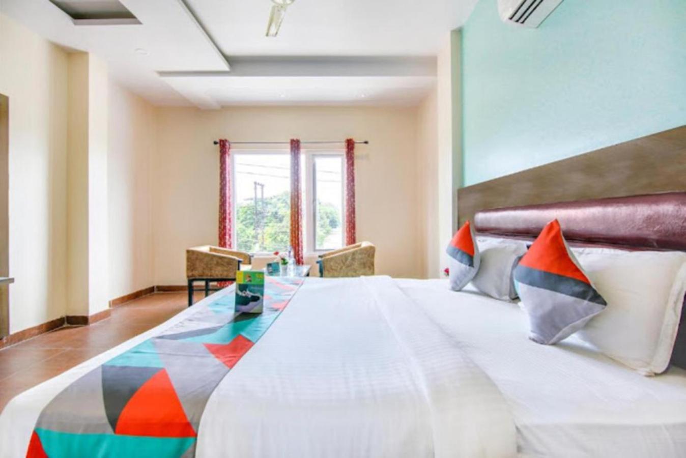Hotel Gayatri Palace Лакхнау Экстерьер фото