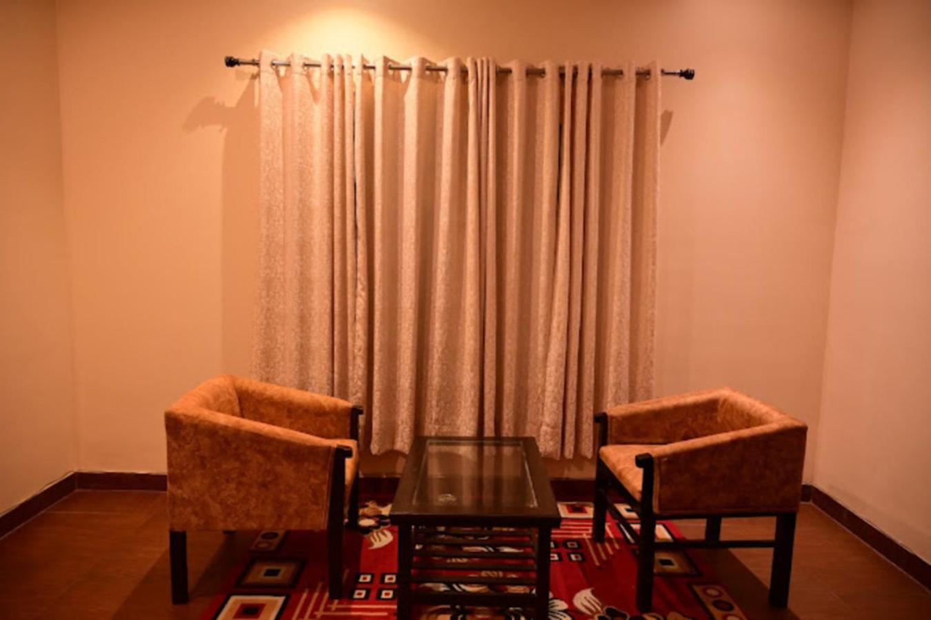 Hotel Gayatri Palace Лакхнау Экстерьер фото
