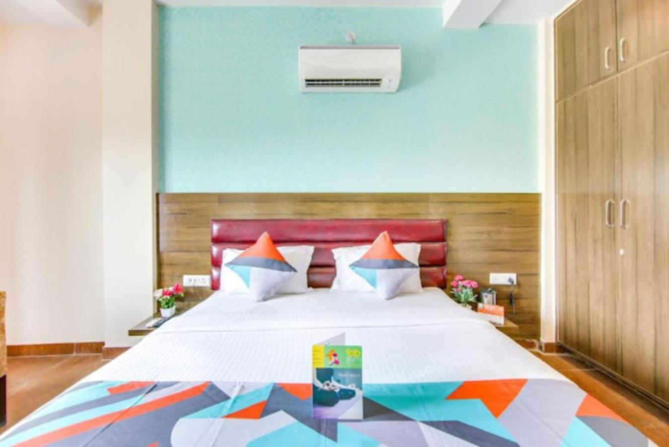 Hotel Gayatri Palace Лакхнау Экстерьер фото