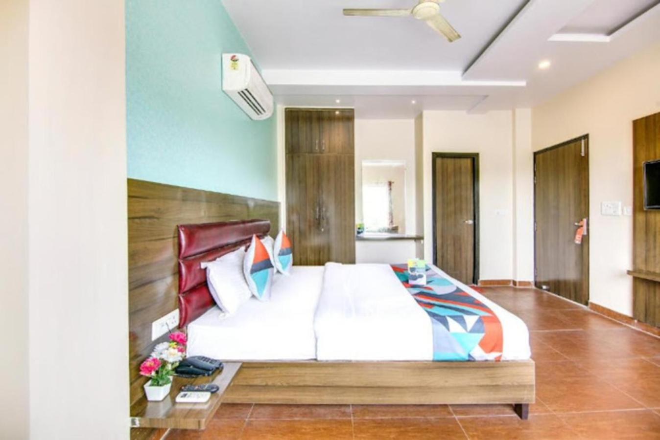 Hotel Gayatri Palace Лакхнау Экстерьер фото