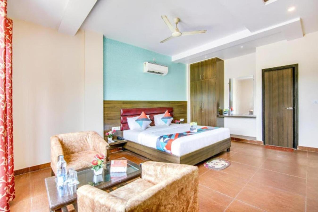 Hotel Gayatri Palace Лакхнау Экстерьер фото